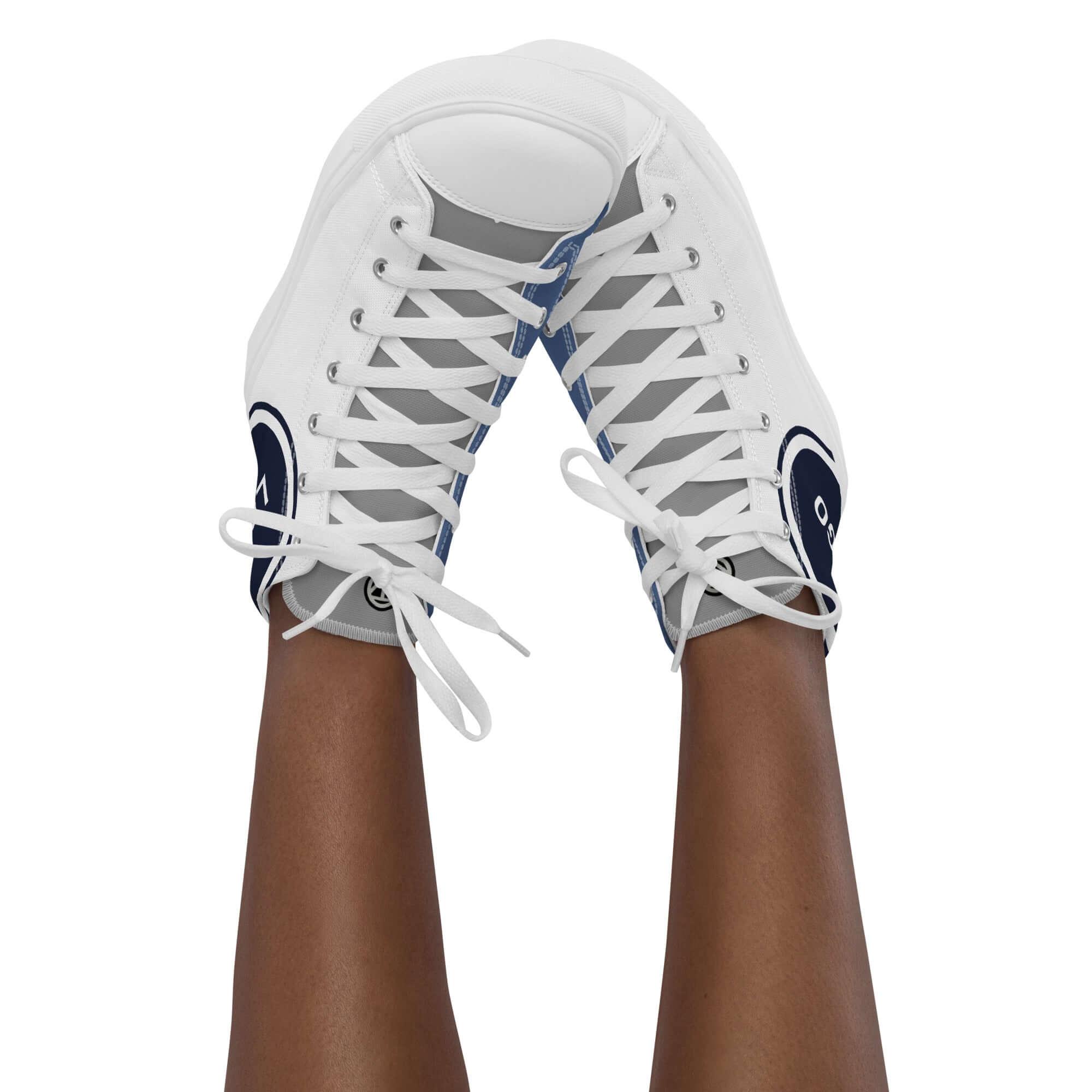TOV High Sneaker Damen - Komplett bedrucken und individualisieren - Model - Time Of Vibes
