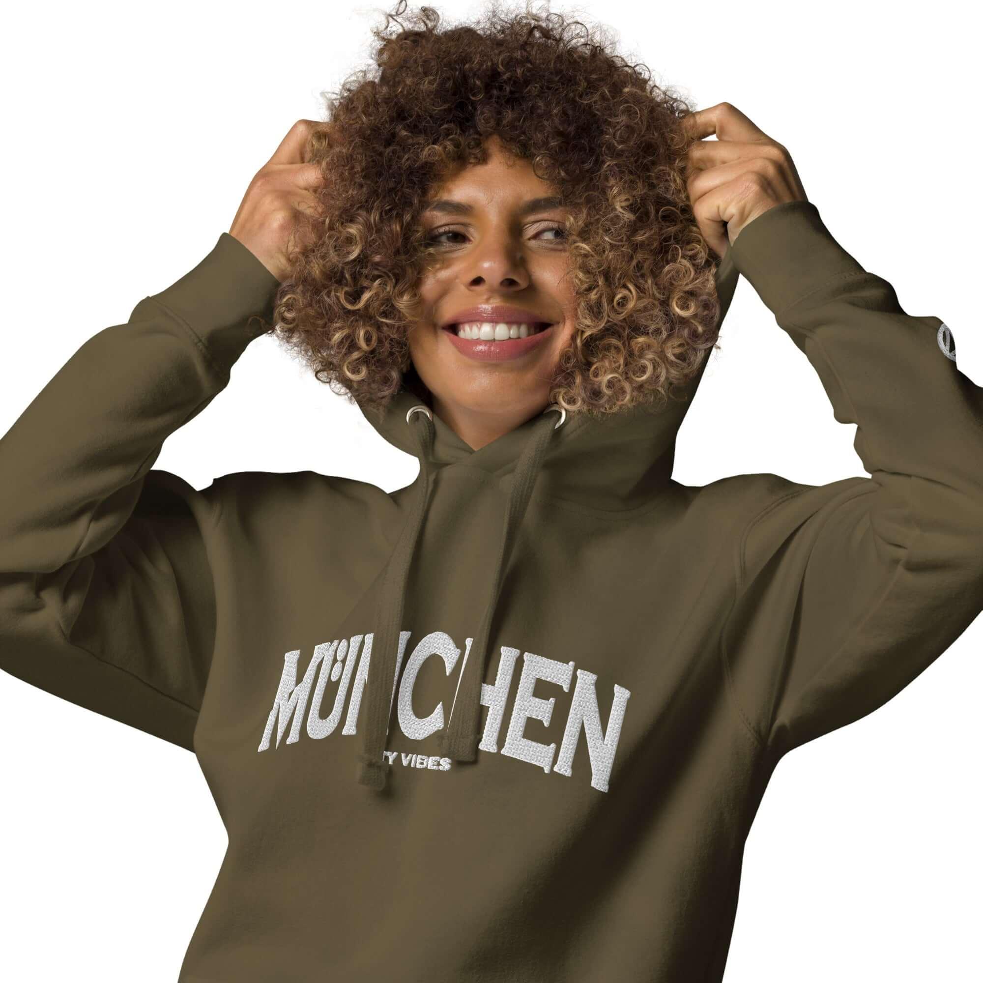 VIBES Hoodie Unisex | MÜNCHEN bestickt (Grün/Weiß) - Time Of Vibes