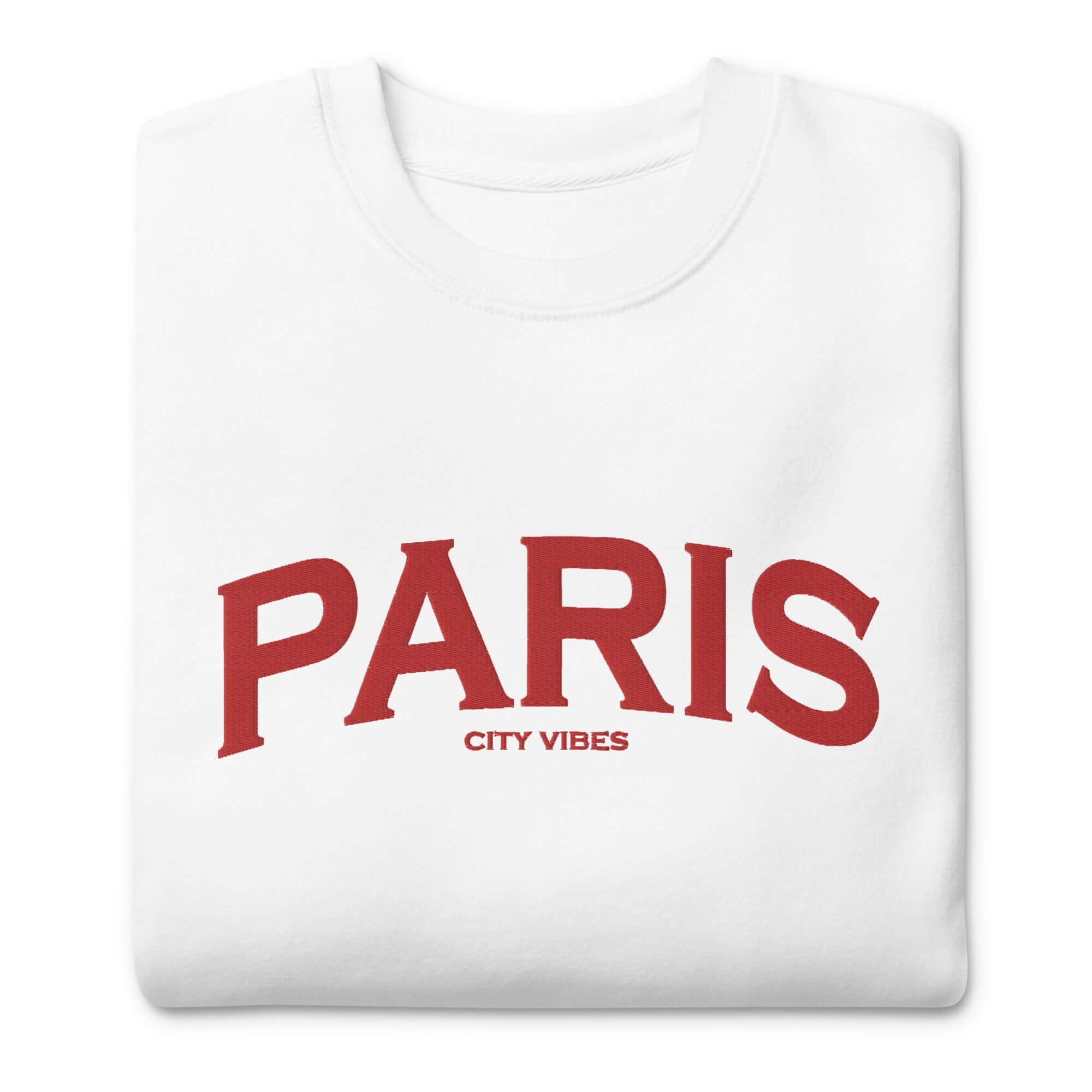 Weißes Sweatshirt mit rotem PARIS City Vibes Schriftzug, unisex, auf weißem Hintergrund