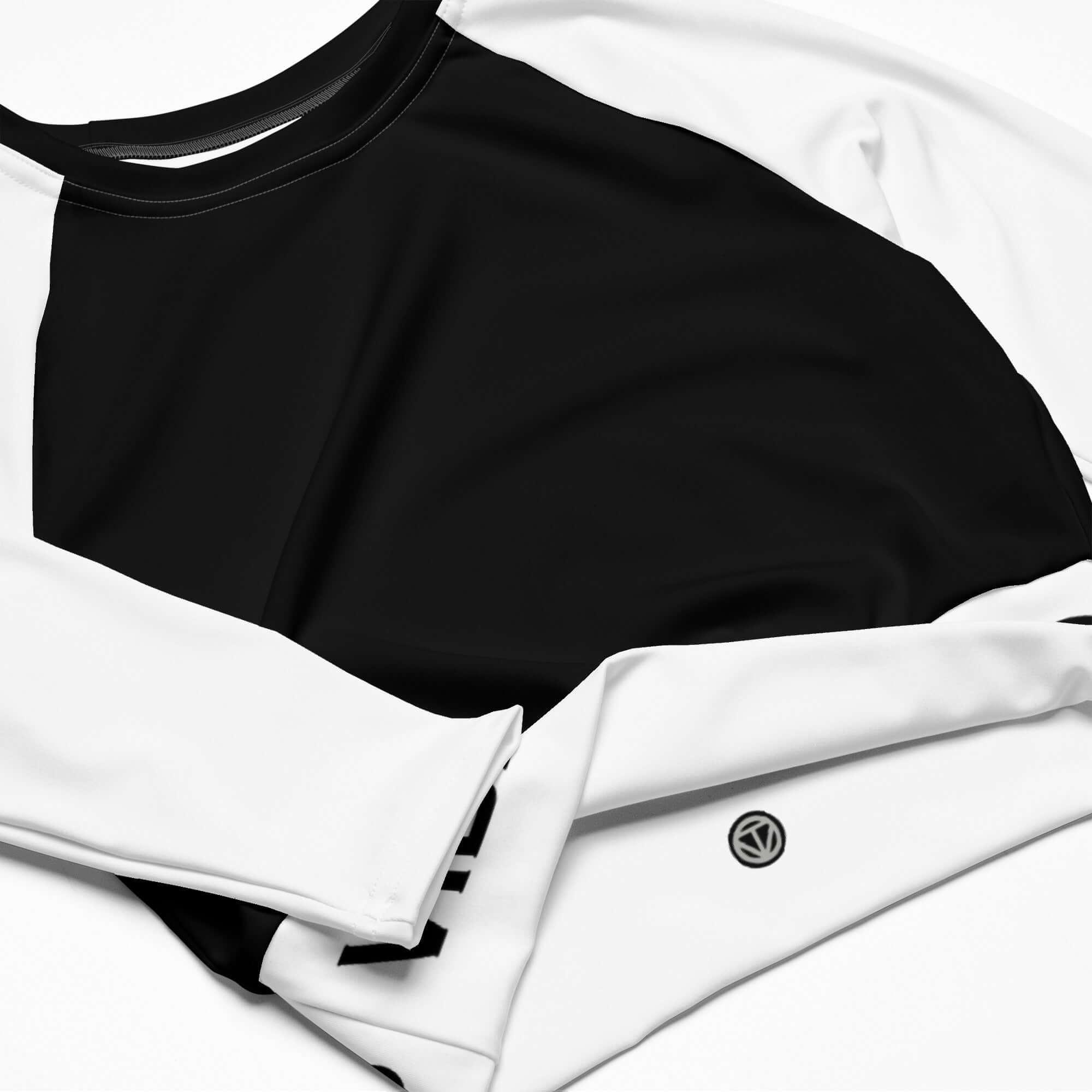 Schwarz-weißes Langarm Crop Top aus recyceltem Material mit Rundhalsausschnitt und Logo-Print