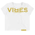 Weißes Crop-Top Shirt mit goldener VIBES WOMEN VIBES Aufschrift, modernes Design