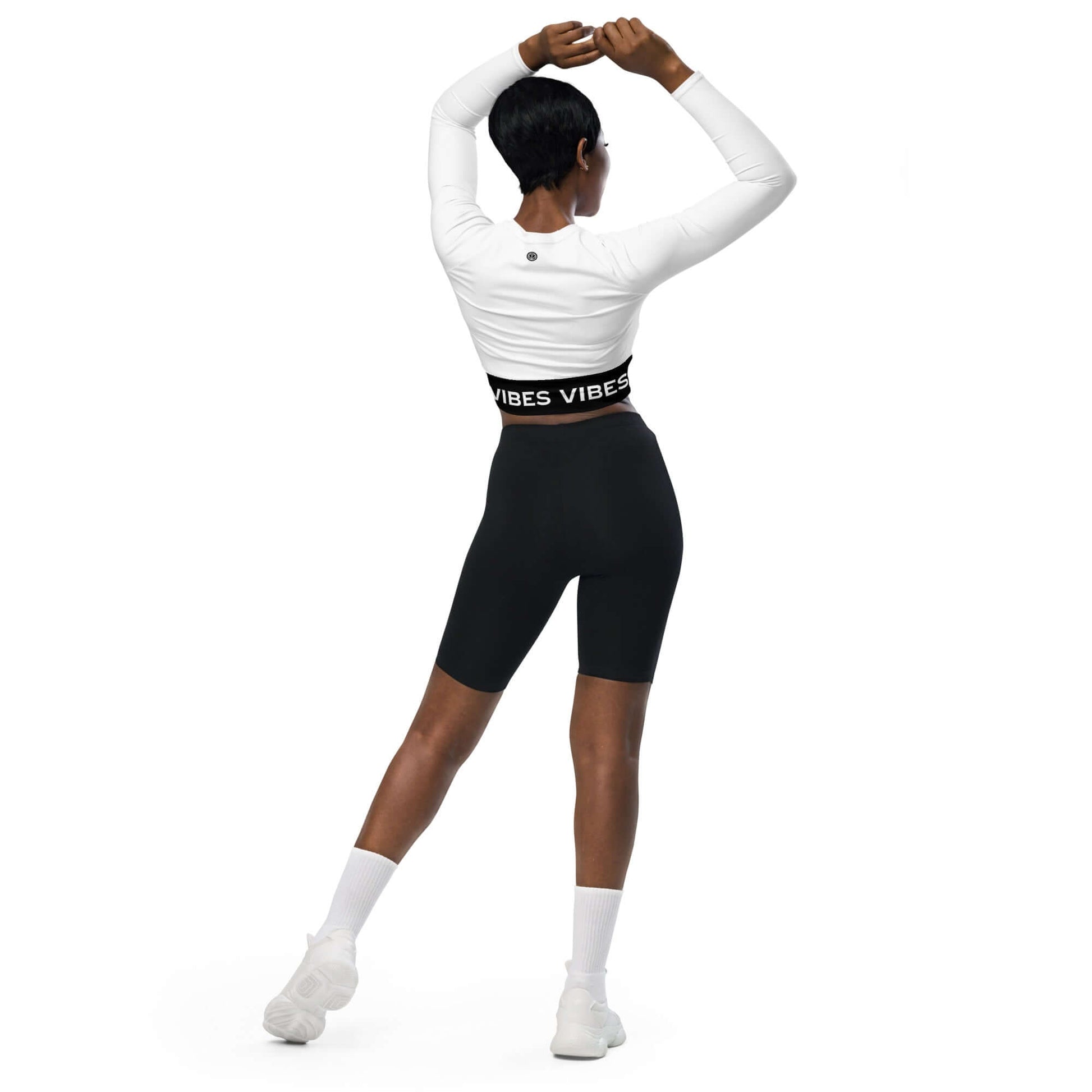 TIME OF VIBES - Recycled long-sleeve crop top VIBES (White/Black) - €54.00