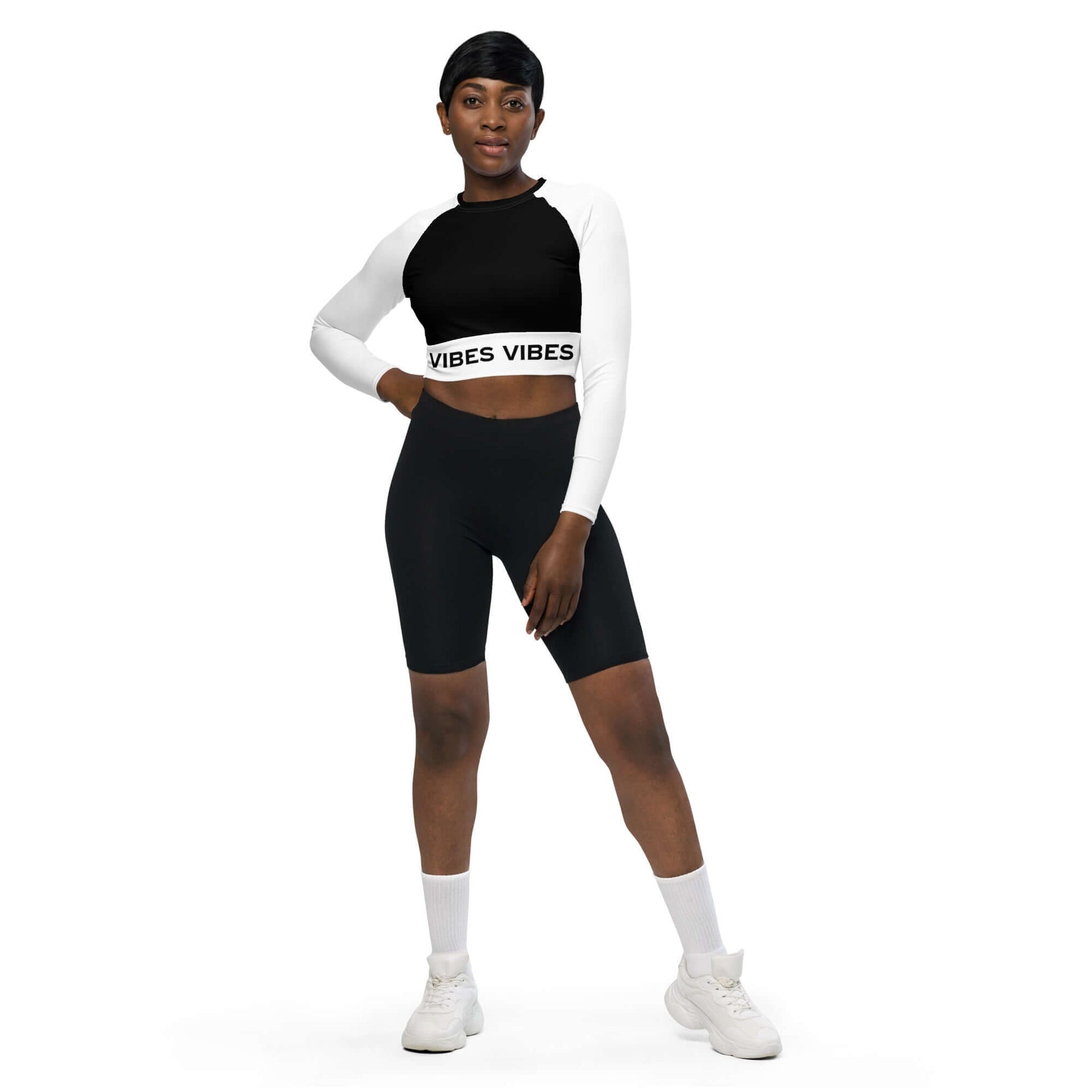 TIME OF VIBES - Recycled long-sleeve crop top VIBES (Black/White) - €54.00