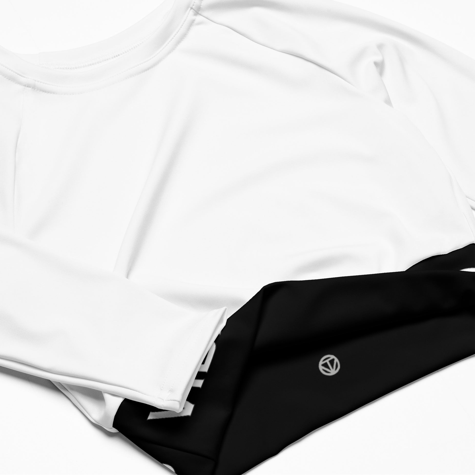 TIME OF VIBES - Recycled long-sleeve crop top VIBES (White/Black) - €54.00