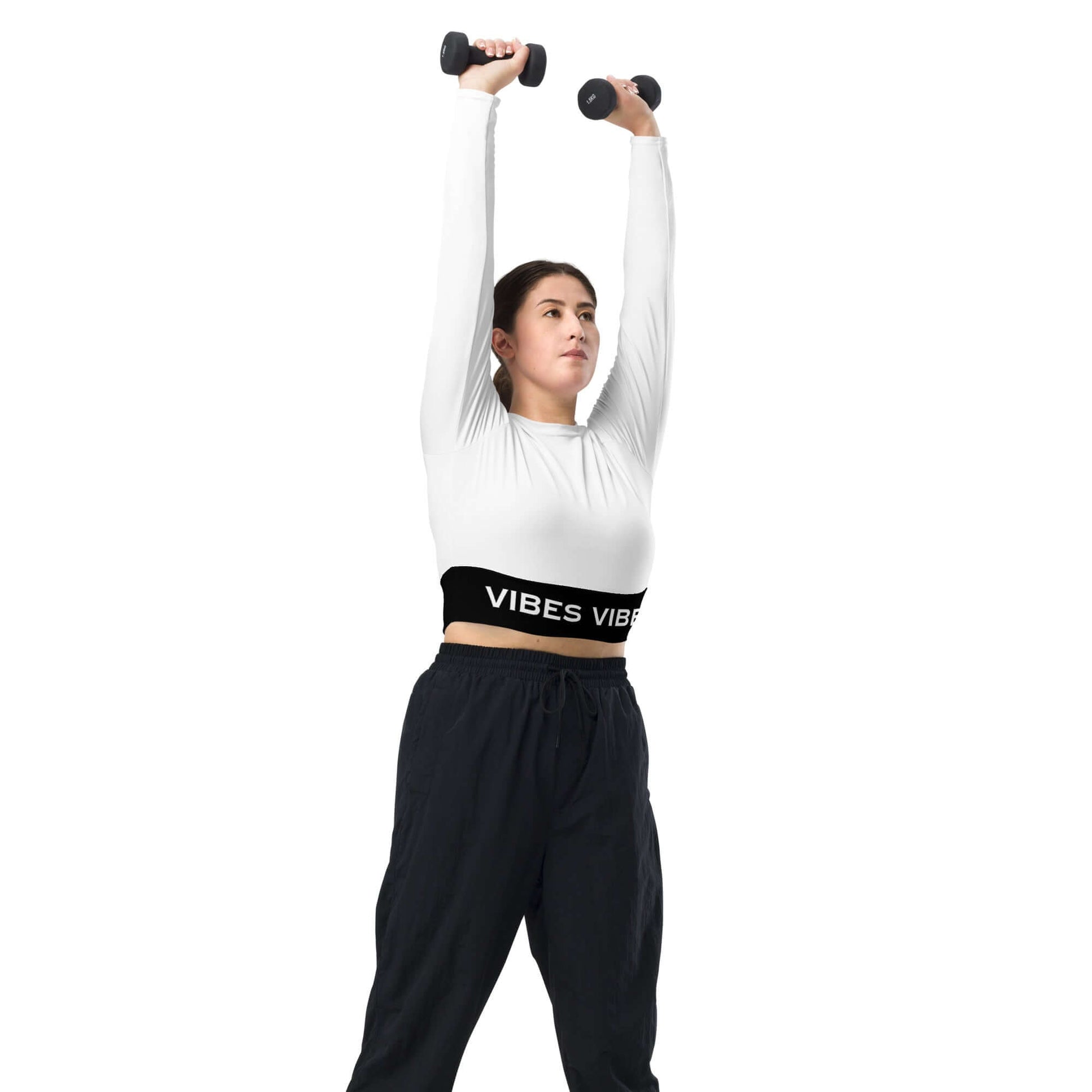 TIME OF VIBES - Recycled long-sleeve crop top VIBES (White/Black) - €54.00