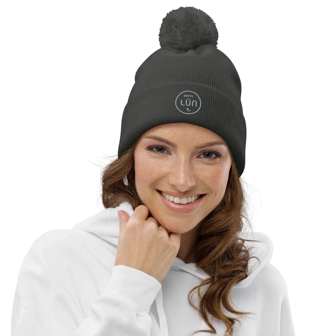 HOTEL LÜN Bommel-Beanie (Grau) - Time Of Vibes